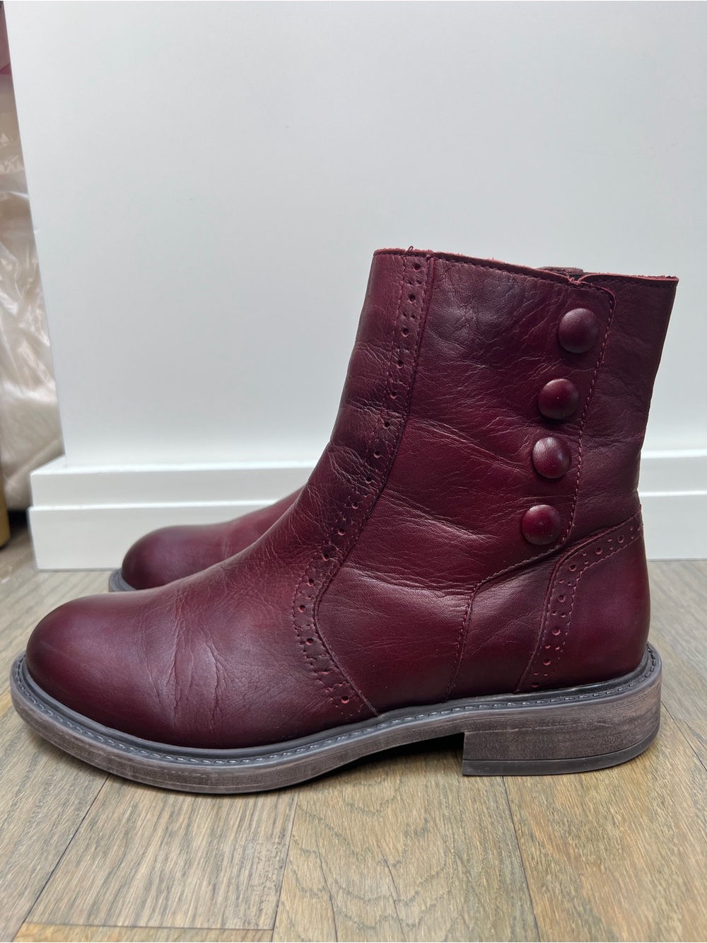 Miz Mooz Merry Burgundy Leather Ankle Boots Women's 9 Button Accent Zip